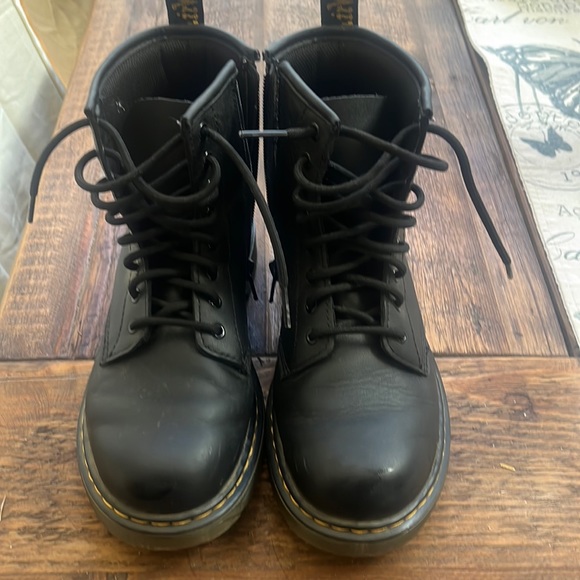 Dr. Martens Air Wave Boots kids size 4 - Picture 1 of 5